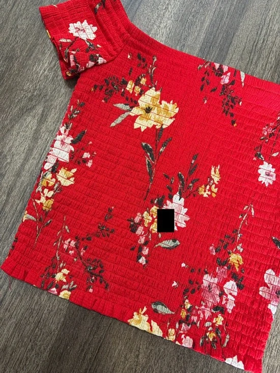 Dynamite Red Floral Off-Shoulder Smocked Crop Top - Picture 2 of 3